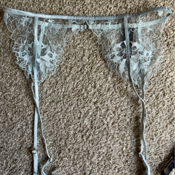 Set of 3 Victoria’s Secret garter belts size xs/s - Picture 4 of 10